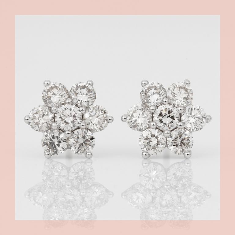 ÖRHÄNGEN, ett par, 18k vitguld med briljantslipade diamanter tot ca 1.74ct.