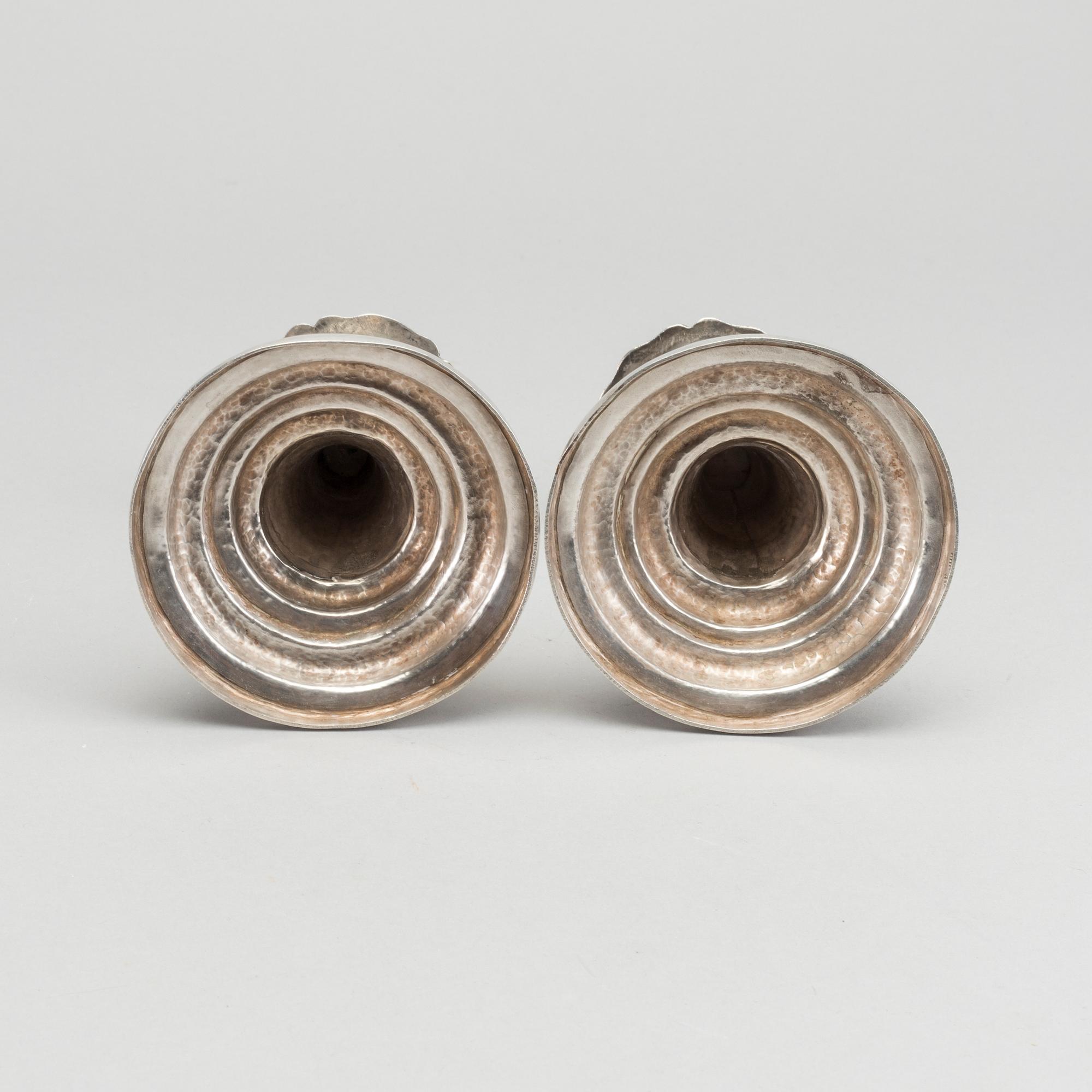 A PAIR OF SILVER CANDLESTICKS SOUTH AMERIKA.