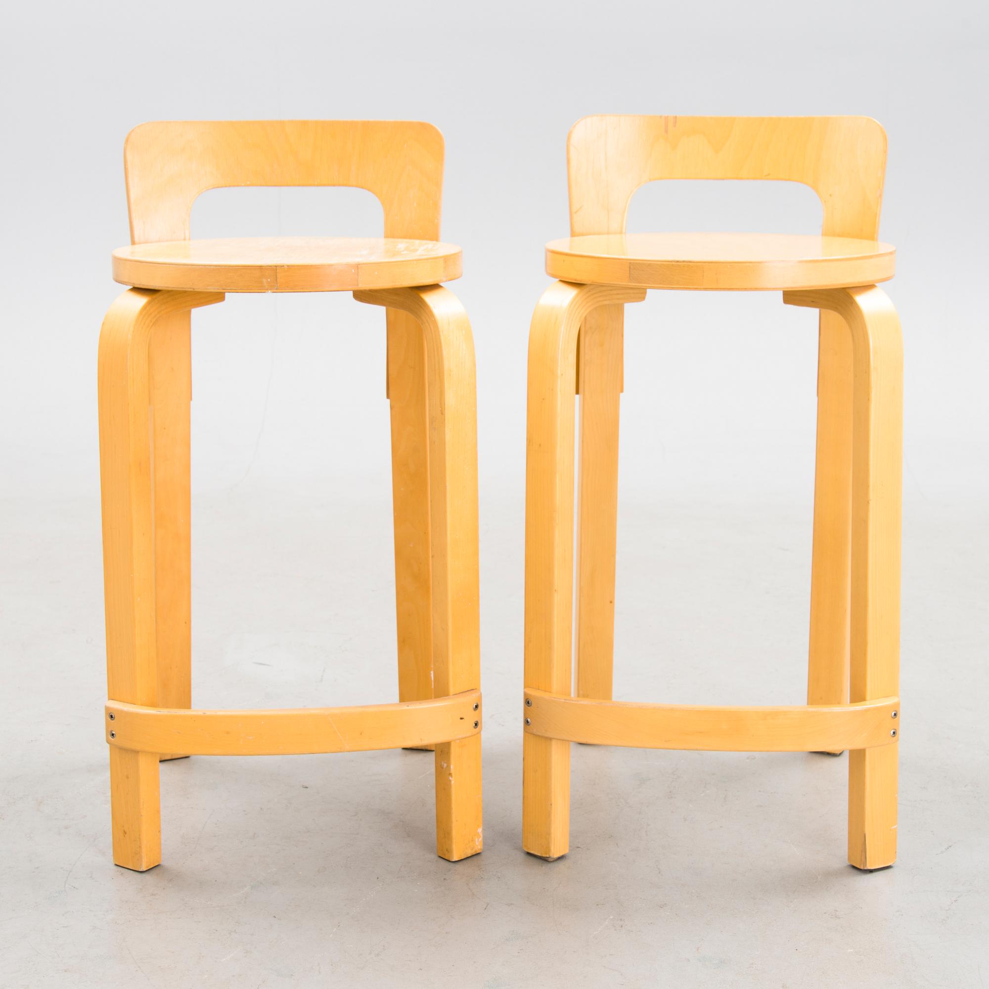 ALVAR AALTO, BAARIJAKKAROITA, 2 kpl, K65, Artek, 1900-luvun loppu. Malli muotoiltu 1935.