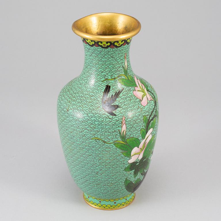 A Chinese cloisonne vase, 20th century.