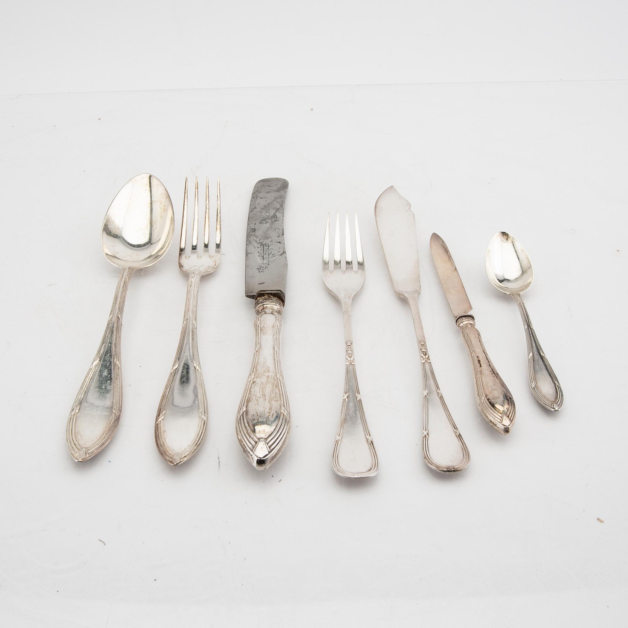Cutlery 41 dlr silver Sundsvall 1910s and fish cutlery 24 dlr NS, weight 2600 grams.