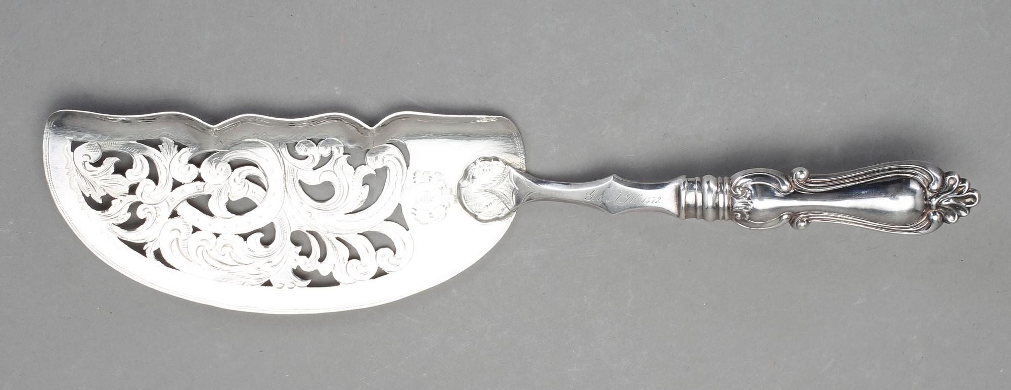 FISKSPADE, silver. Oidentifierade stämplar. Ryssland, 1860-1970-tal. Vikt 105 gram.