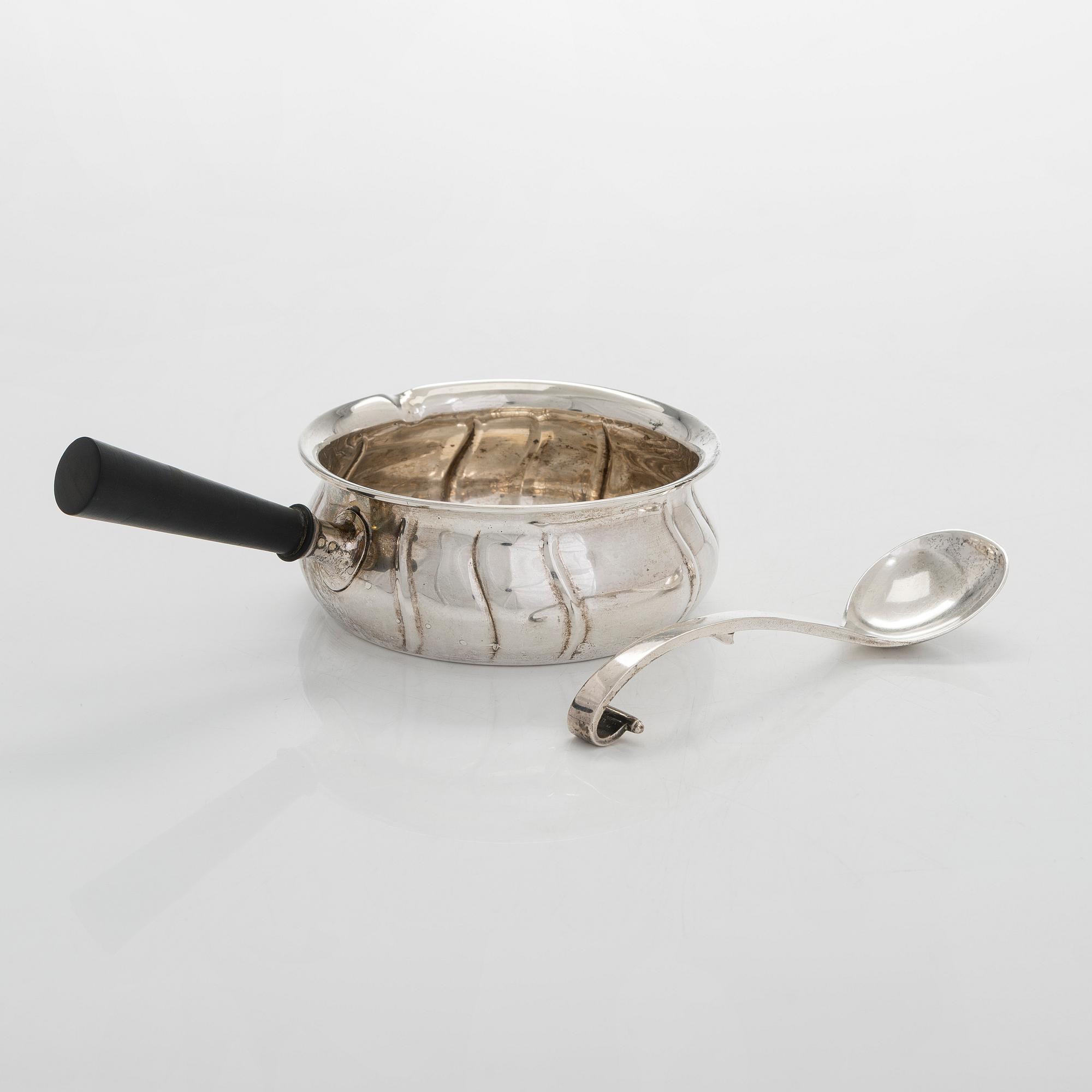 Haarukka ja lusikka, George Jensen, hillolusikka, leimattu Holm, sekä tarjoiluastia, hopeaa, Kööpenhamina n.1930-33.