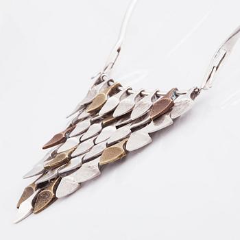 Inga-Britt "Ibe" Dahlquist, a necklace in silver, partly bronzed.