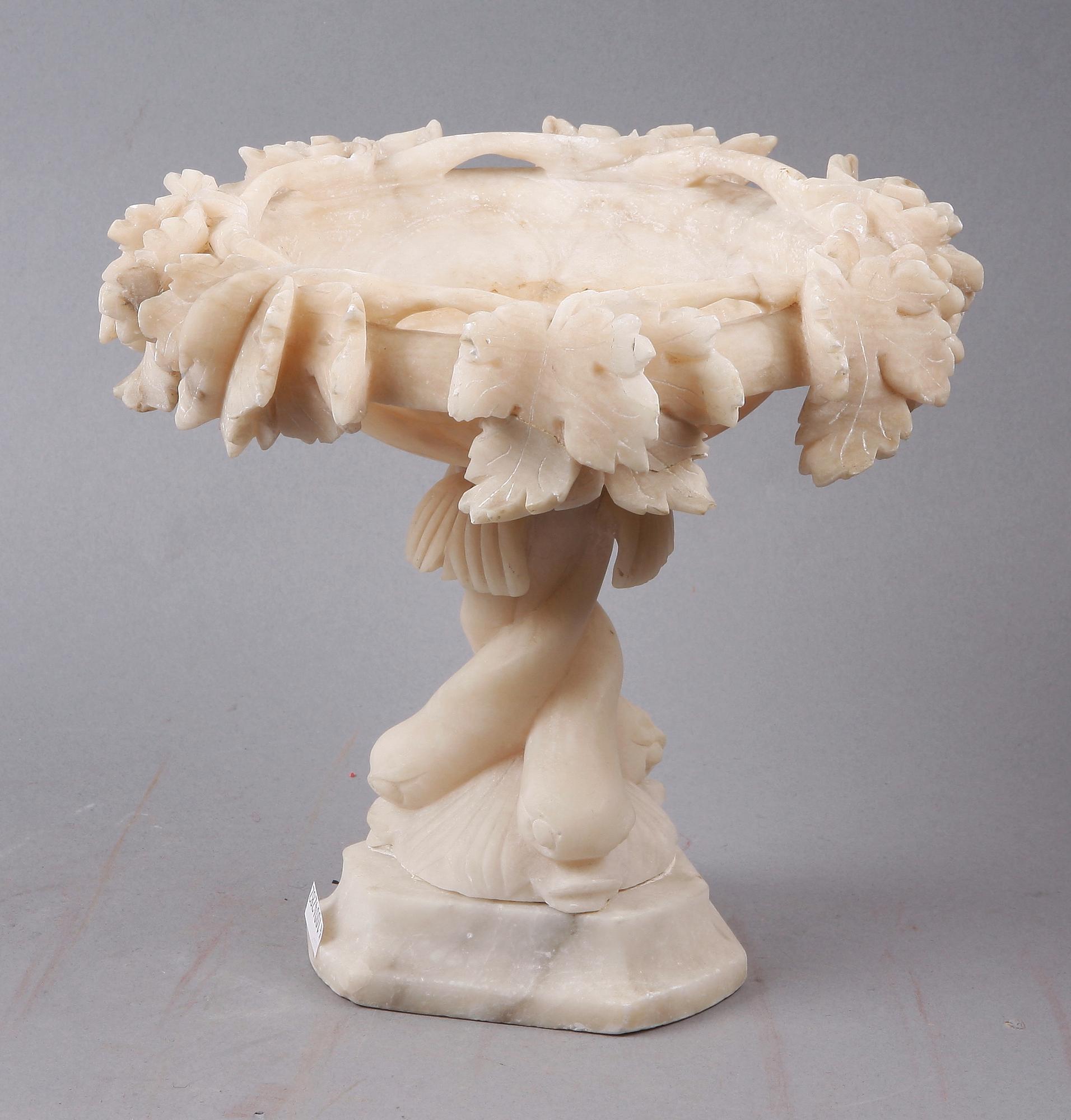 SKÅL PÅ FOT, alabaster, 1800-talets slut.