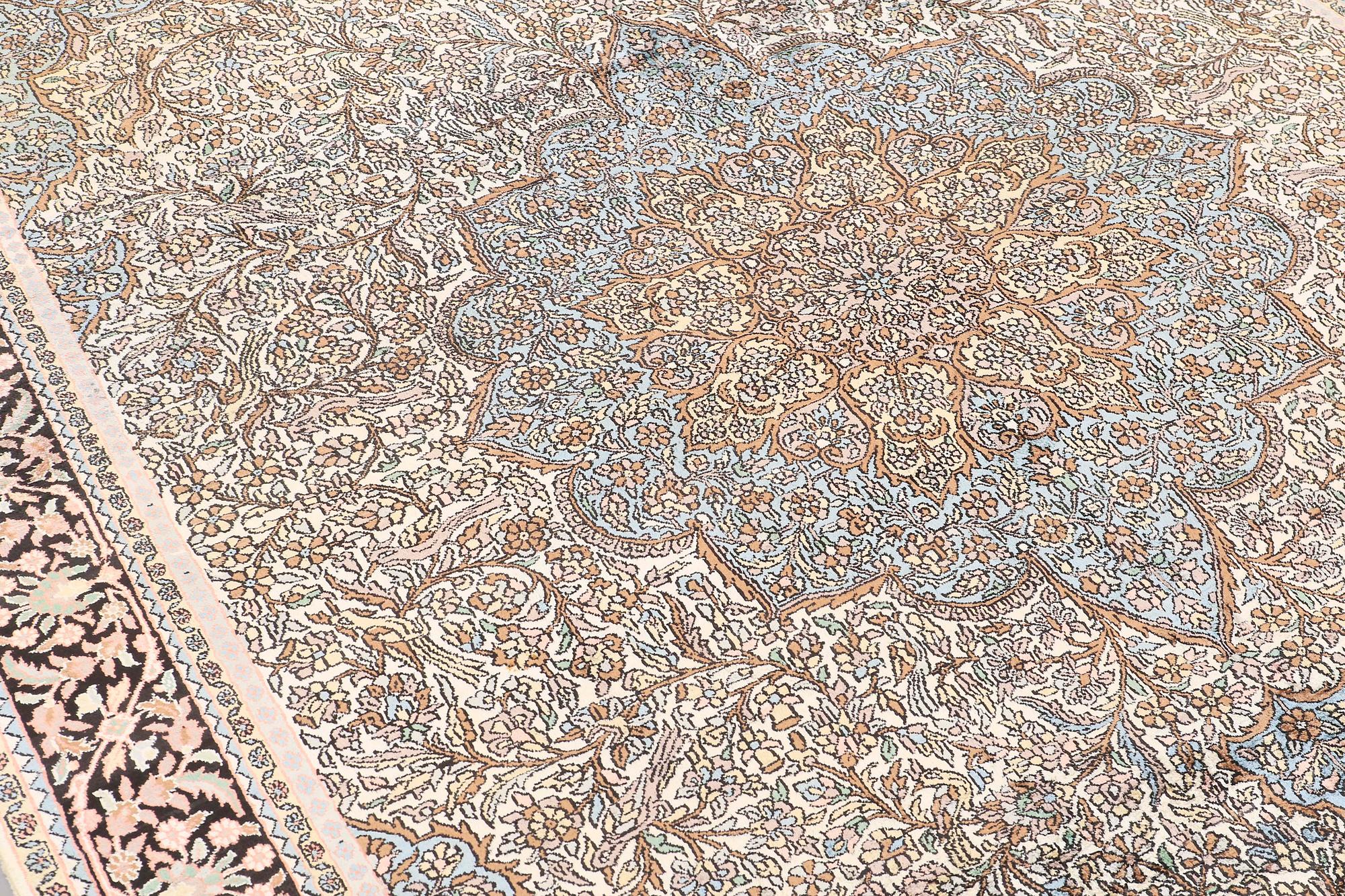 MATTA, Kashmir silke, ca 325x 210 cm.