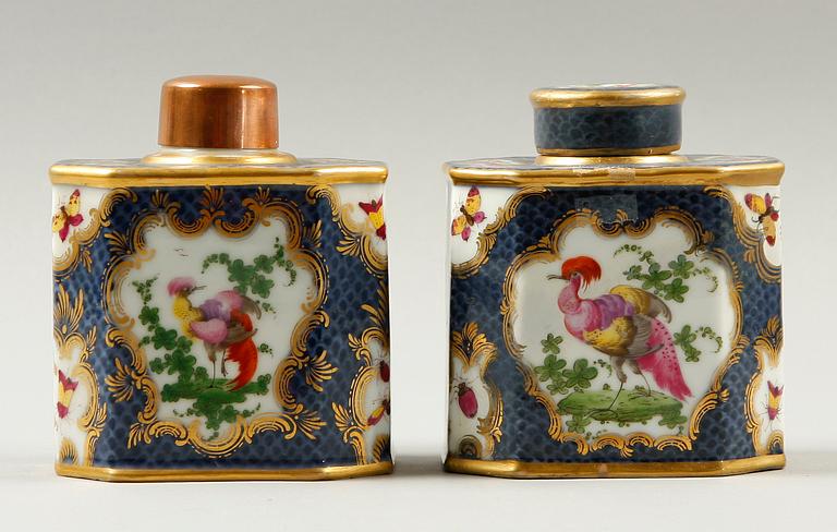 TEDOSOR, 2 st snarlika. Porslin, trol Kina. 1800-tal.