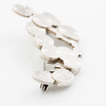 Wiwen Nilsson, brosch i form av kvist, sterlingsilver, Lund 1954.