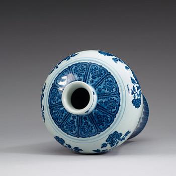 A well painted Ming style blue and white Meiping vase, Qing dynasty, with Qianlong seal mark (1736-95).