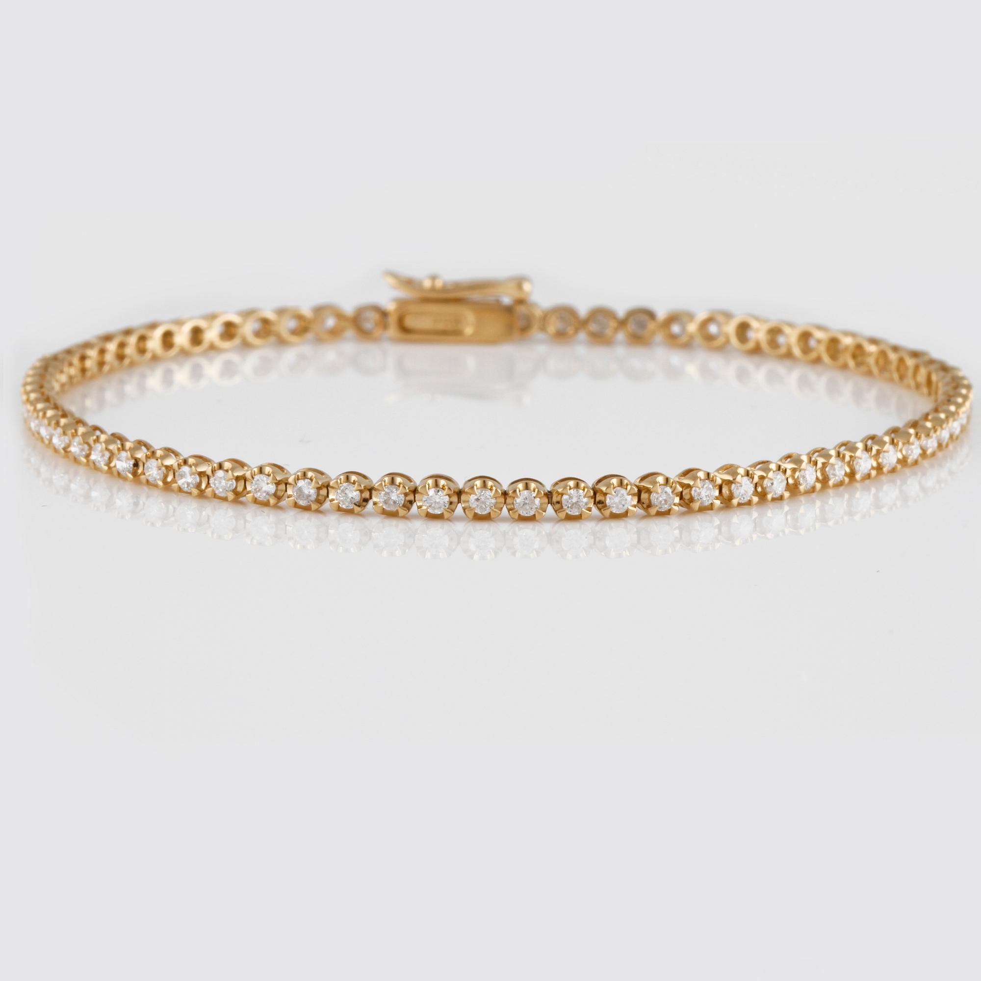 ARMBAND, 18K guld med briljantslipade diamanter ca 1.00 ct. Vikt 5,4 gram.