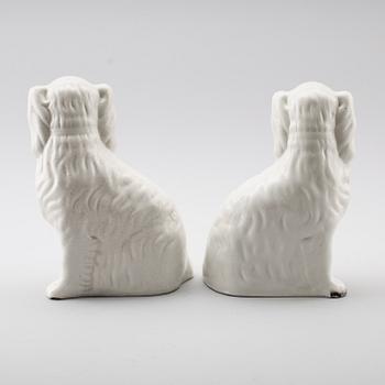 FIGURER, 1 par snarlika, porslin, England, 1900-talets första hälft.
