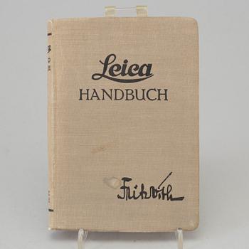 A Leica Leica IIIf no 527327 from 1951. With Elmar f=5 cm 1:3,5, Summarit f=5 cm 1:1,5 and more.