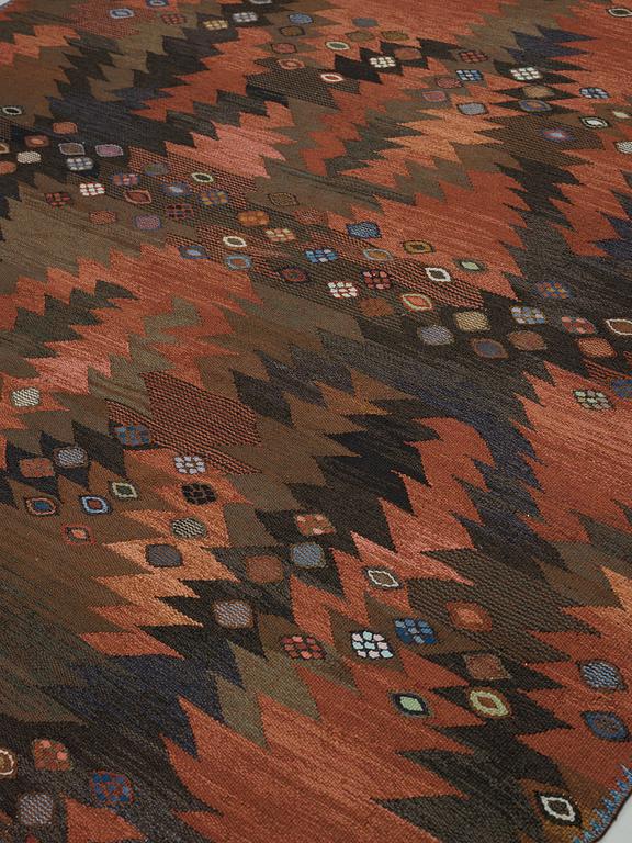 Barbro Nilsson, Matta, "Tånga brun original", gobelängteknik, ca 306,5-310 x 249,5-251,5 cm, signerad AB MMF BN.