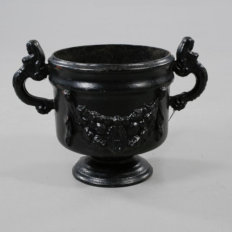 TRÄDGÅRDSURNA, gjutjärn, troligen, Stavsjö Bruk, 1900-tal.