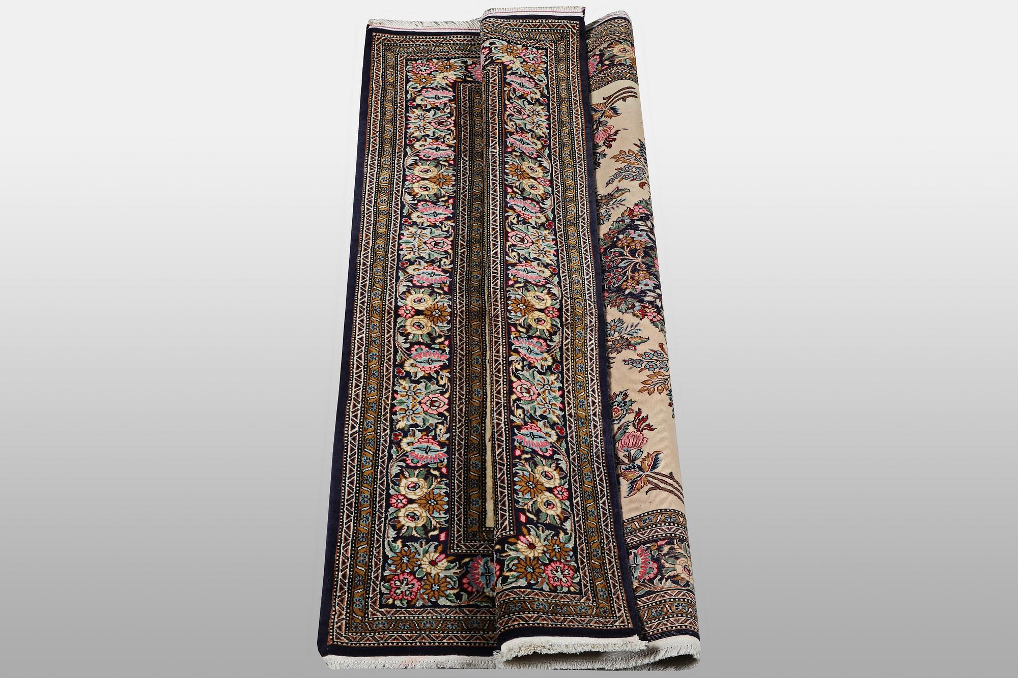 A rug, Quum, ca 156 x 106 cm.