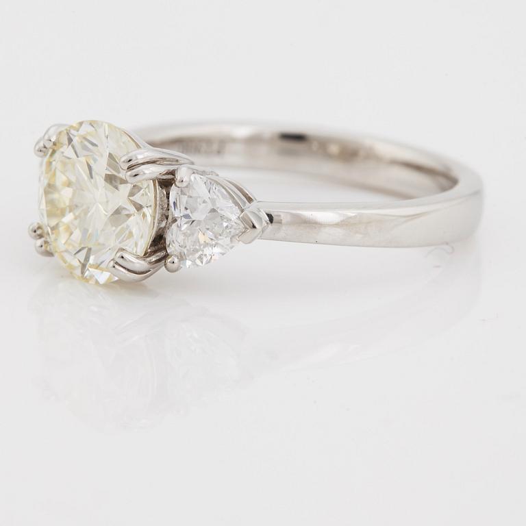 A brilliant- and heart cut diamond ring.