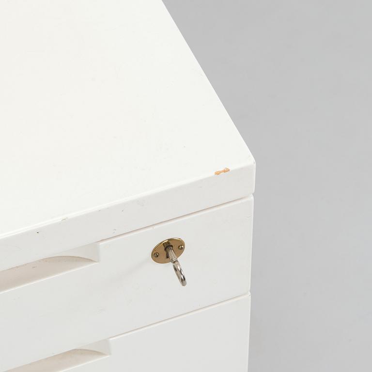 Alvar Aalto, laatikosto, malli 297, Artek, 1960–70-luku.