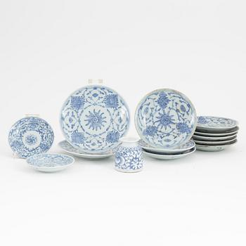 A group of 12 Chinese porcelain small dishes, late Qing dynasty, late 19th Century or around the year 1900.