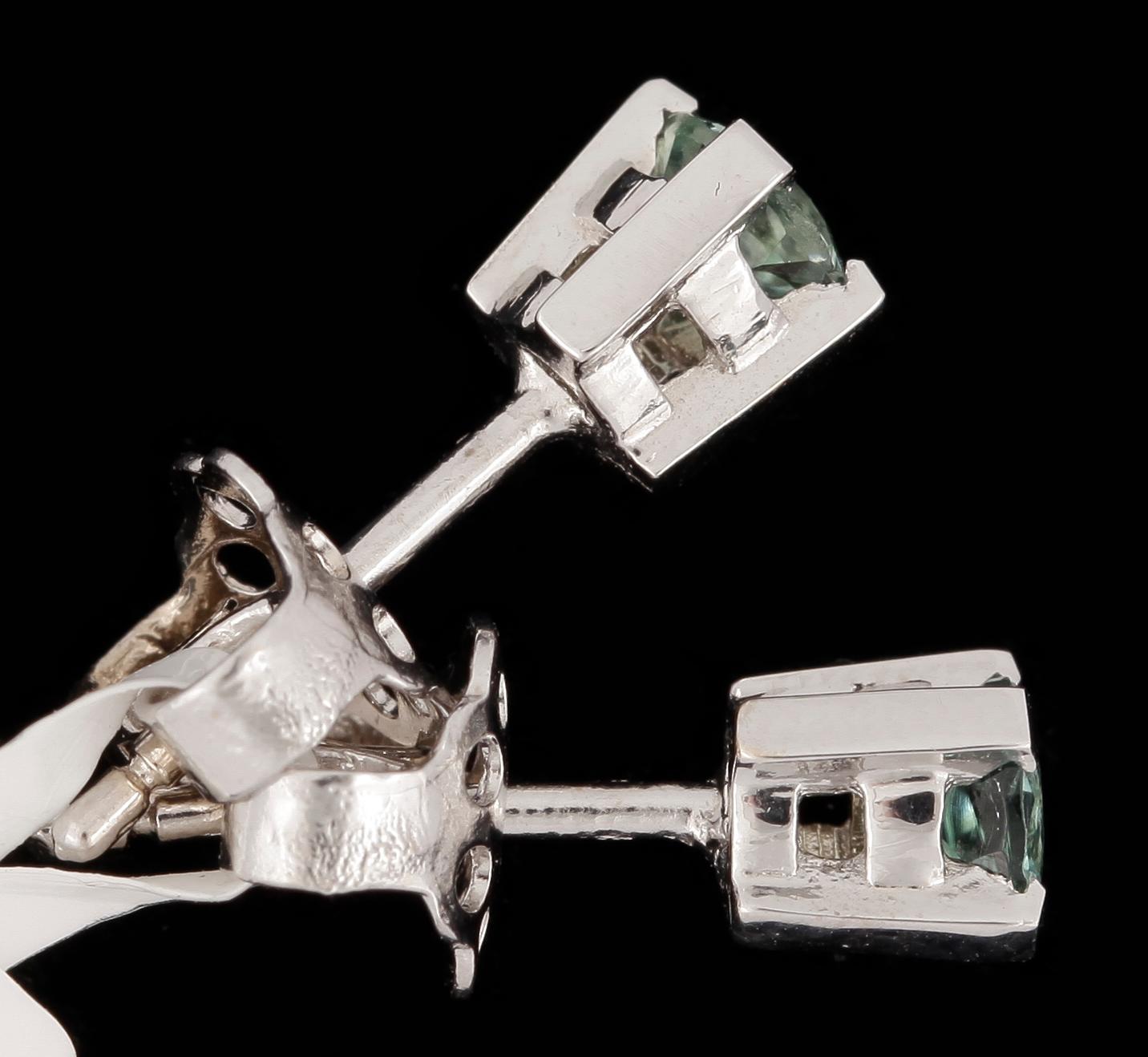 ÖRHÄNGEN, ett par, 14k vitguld med turmaliner tot 0,50ct. Vikt ca 1,73 gram.