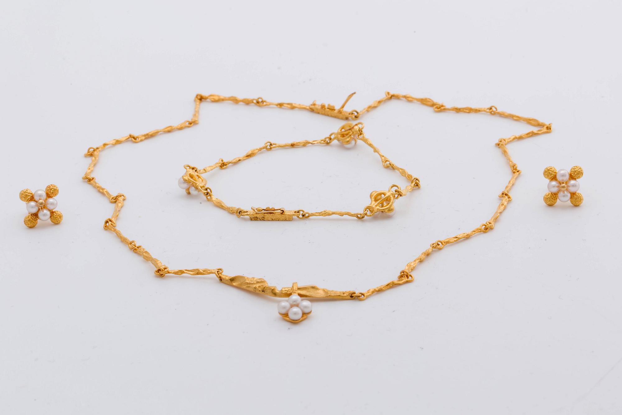 LAPPONIA, parure, 18K gold and cultured pearls approx 3 mm, design Björn Weckström 1999, certificate and original box.