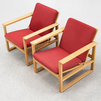 Børge Mogensen, fåtöljer, ett par, "Slädestolen modell 2256", Fredericia Möbelfabrik, 1970/80-tal.