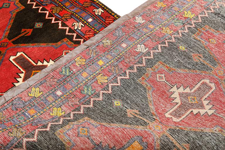 A Tabriz rug, approx. 448 x 114 cm.