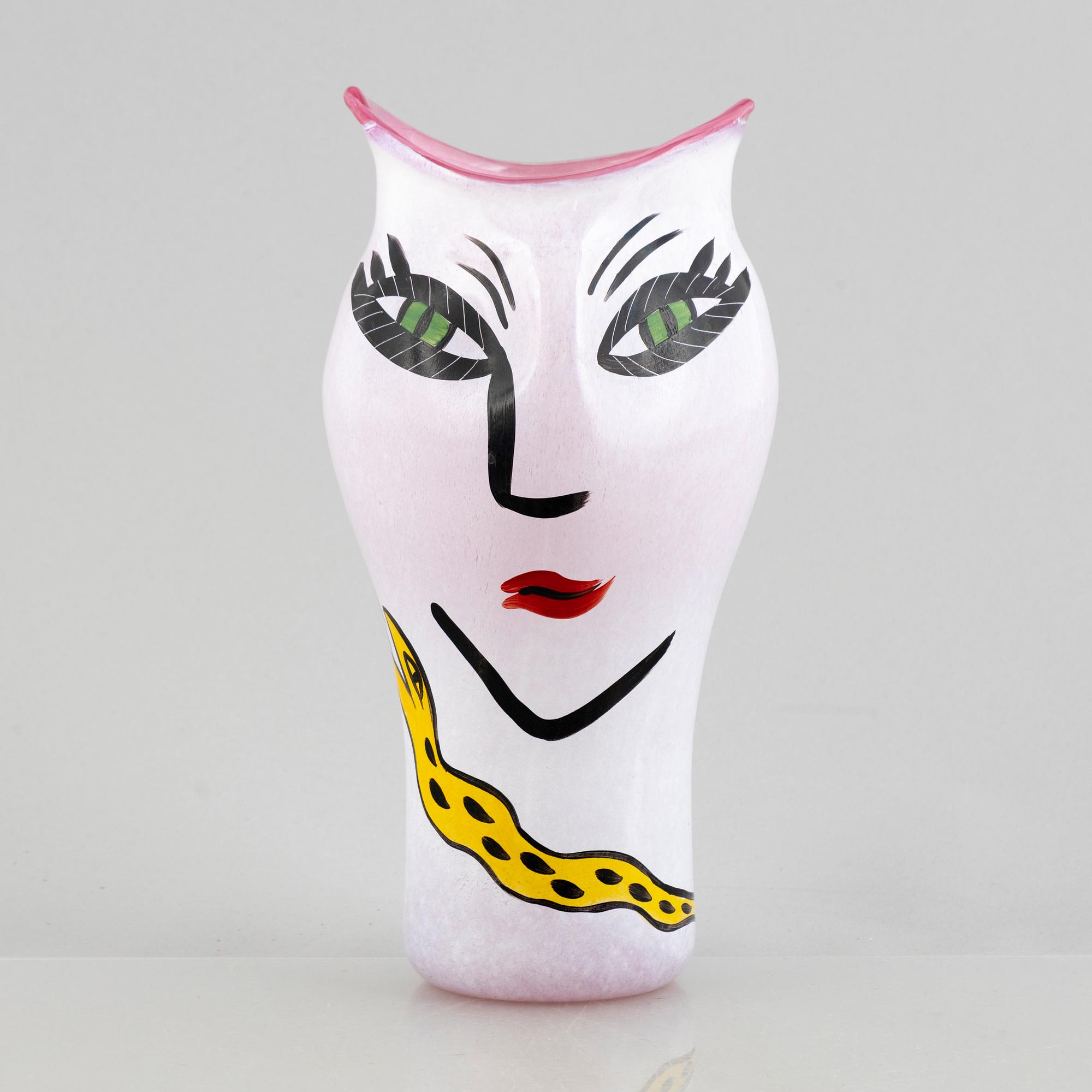 Ulrica Hydman-Vallien, a glass vase, Kosta Boda.