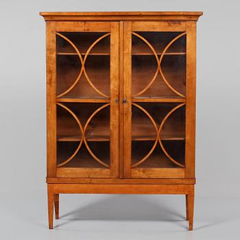 BOKSKÅP, biedermeier, omkring 1800-talets mitt.