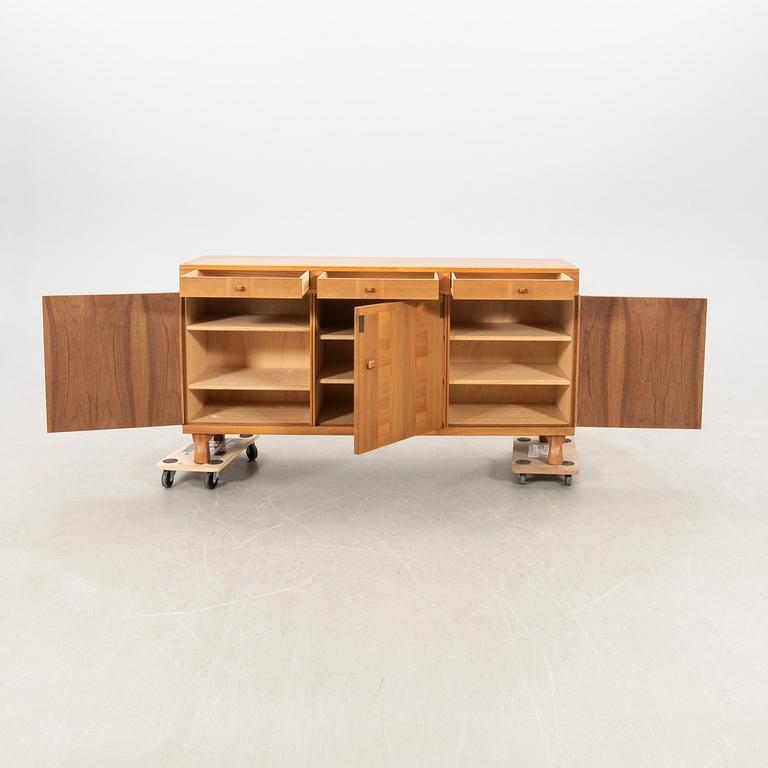 Carl Malmsten, sideboard "Ambassadör" Åfors Möbelfabrik sent 1900-tal.