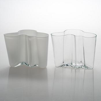 Alvar Aalto, Two glass vases for Iittala, signed Alvar Aalto - 3030.