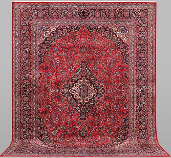 A carpet, Kashan, ca 389 x 300 cm.