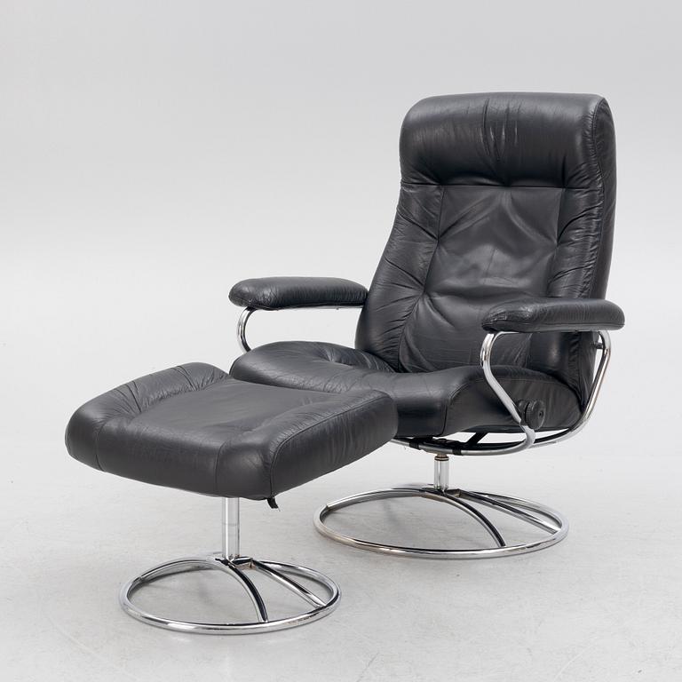 A "Stressless" lounge chair with ottoman, Ekornes Möbler, Norway, end of the 20th century.