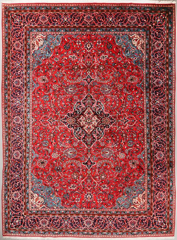A Sarouk rug, 397 x 290 cm.