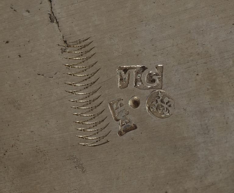 SALTKAR, ett par, av Magnus Graff, S:t Petersburg 1776.