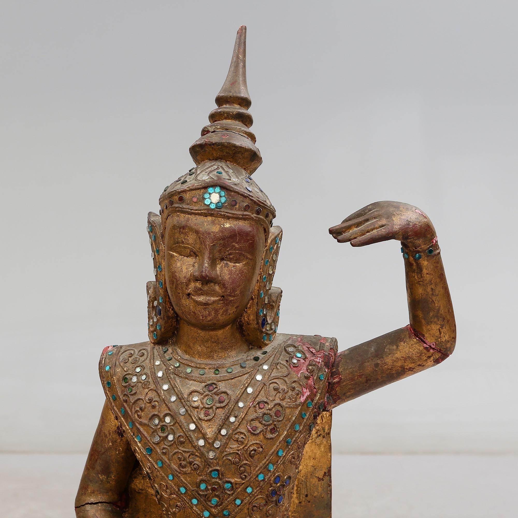 SKULPTUR, skuret trä, sydostasien, 1900-tal.