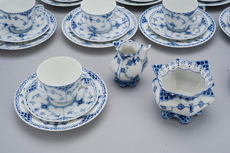 KAFFESERVIS, 25 delar, porslin, "Musselmalet", Royal Copenhagen Danmark.