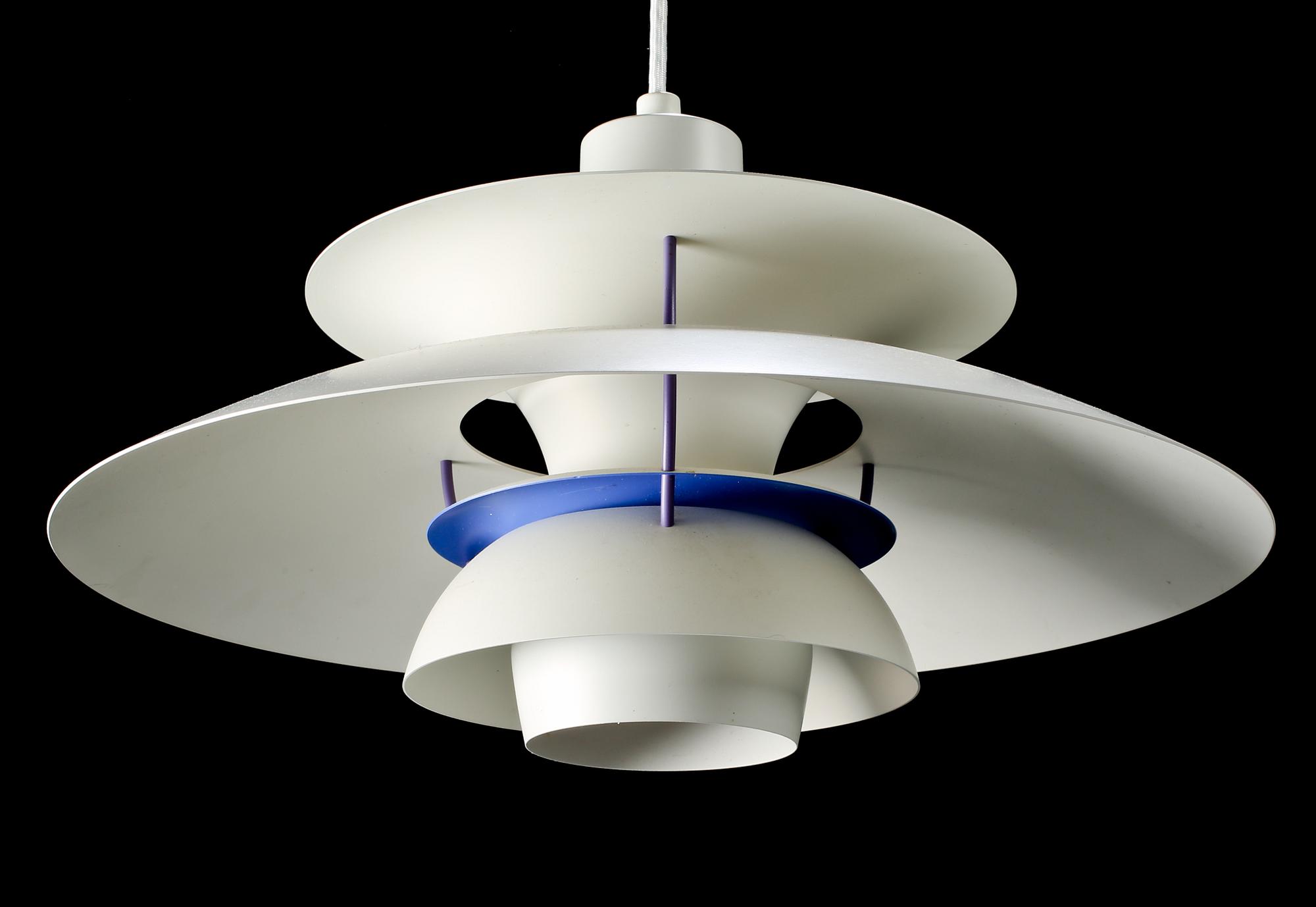 TAKLAMPA, "PH 5", Poul Henningsen för Louis Poulsen, Danmark. Höjd ca 28 cm.