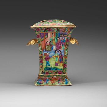 317. A Canton famille rose tulip vase, Qing dynasty, late 19th Century.