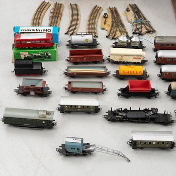 Märklin, bland annat, samling med lok, vagnar och tillbehör, 1950-60-tal.