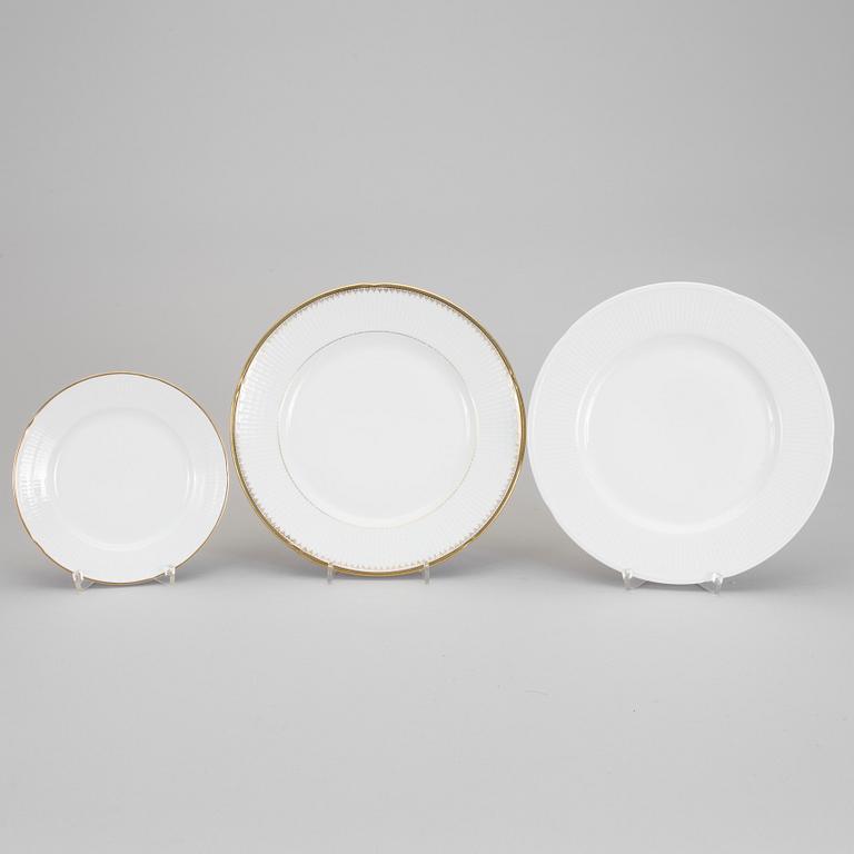 SERVISDELAR, 98 st, porslin, "Swedish Grace" samt "Drottningholm", Louise Adelborg, Rörstrand.