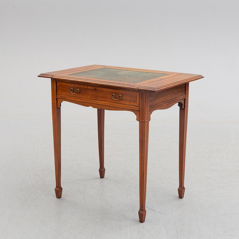 A Stone's Patent mahogany table. Around 1900.