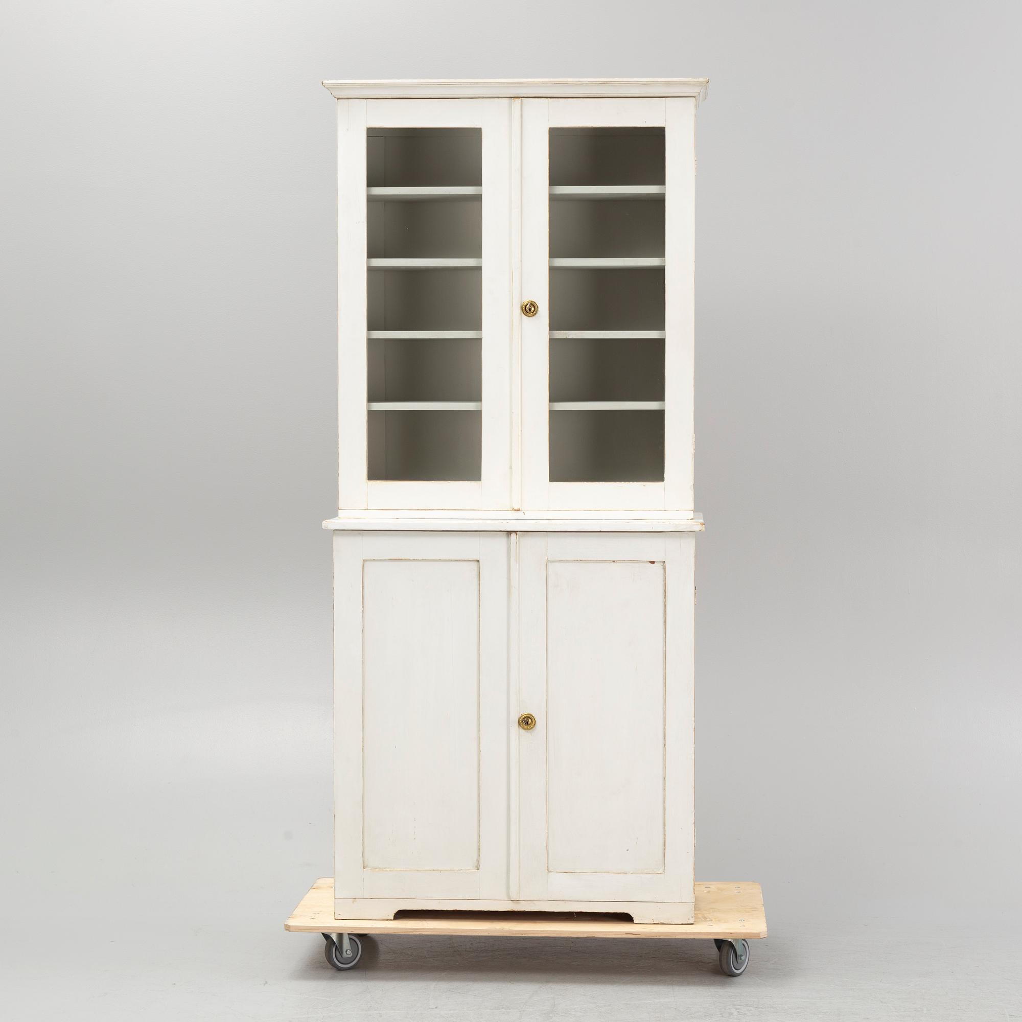 Vitrinskåp, tidigt 1900-tal.