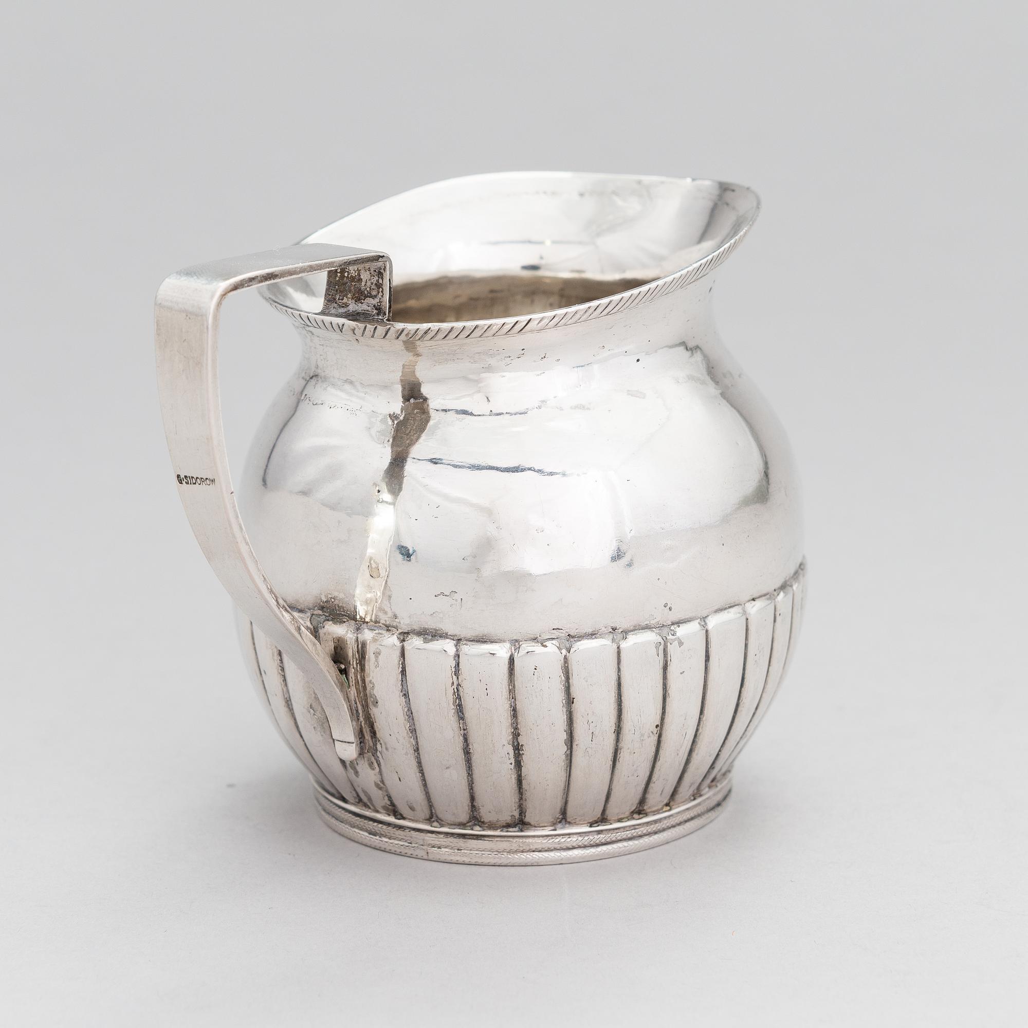 A silver, cream jug, Cyrillic maker's mark Sinkoni, Finland 1824.