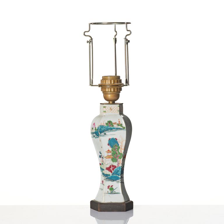 Bordslampa / vas, porslin, Kina, Qingdynasti, Qianlong (1736-95).
