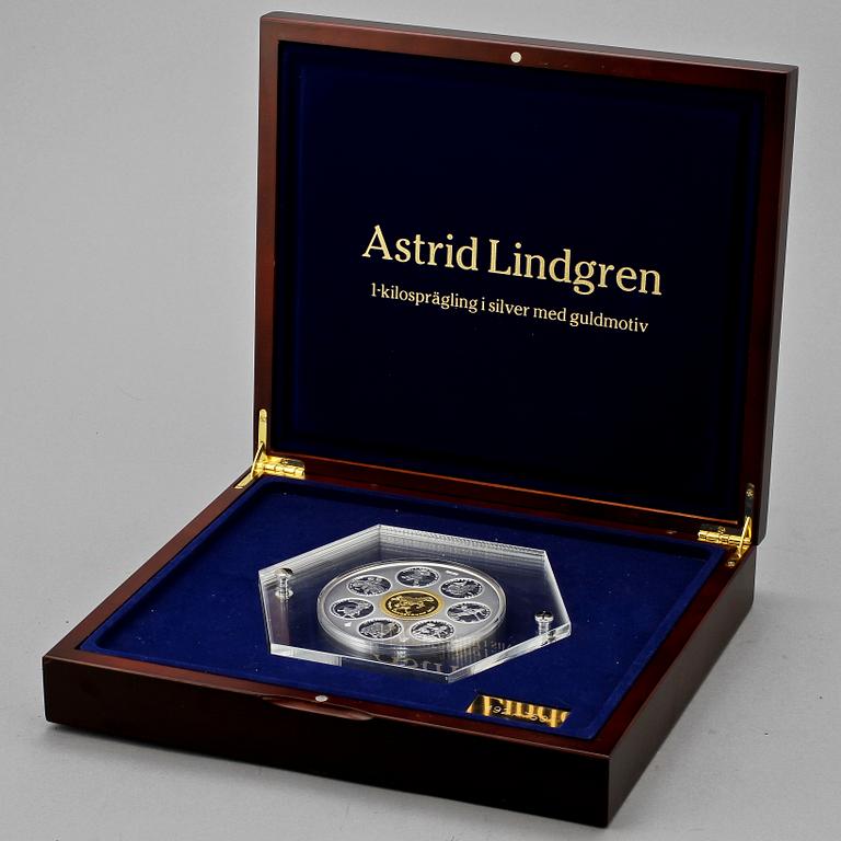 MYNT, Astrid Lindgren, 1-kilosprägling i silver med guldmotiv, 1900/2000-tal.