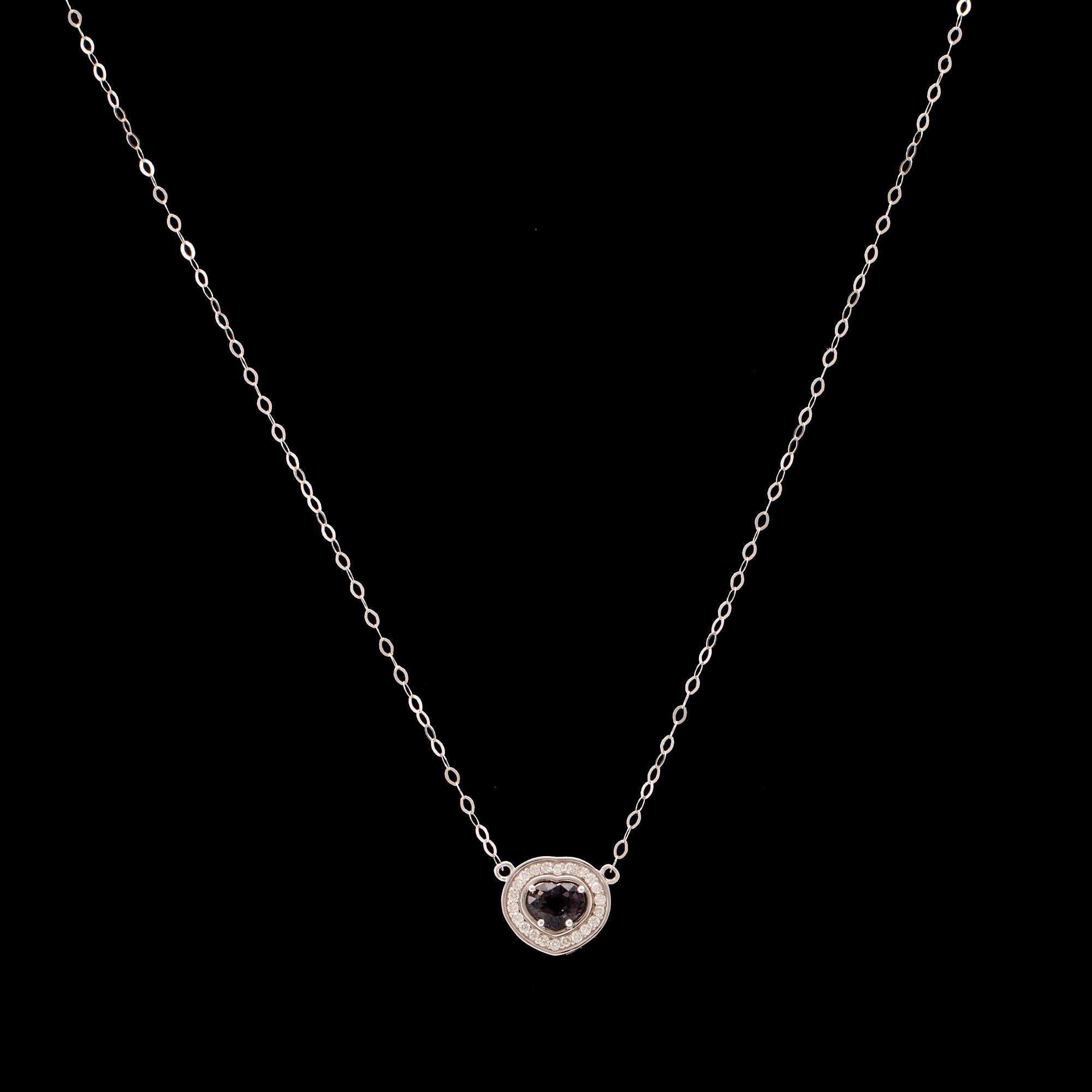 Halsband 18K vitguld med hjärtslipad lila safir samt runda briljantslipade diamanter, Arezzo Italien.