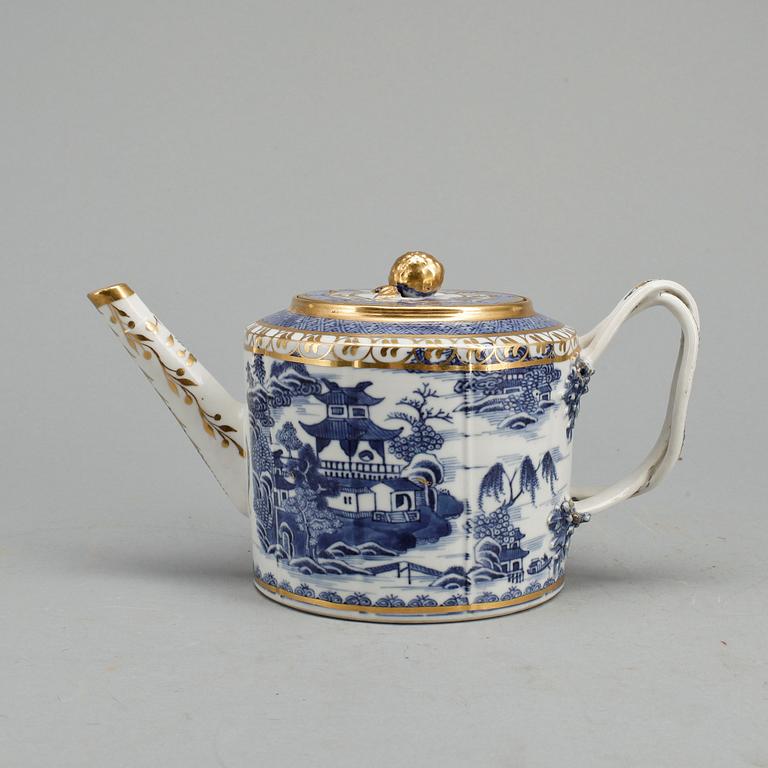 TEKANNA, porslin, Kina, Qingdynastin, Qianlong (1736-1796).