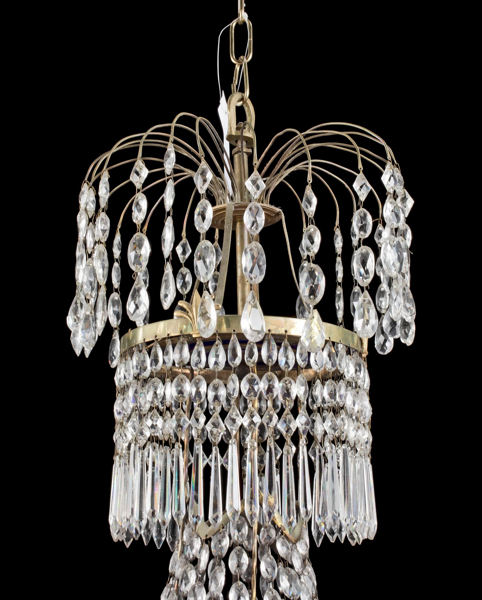 LJUSKRONA, gustaviansk, 1700-talets slut. Höjd 93 cm.