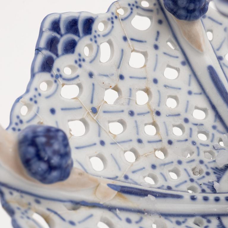 Royal Copenhagen, kandelaber, porslin, "Musselmalet Helblonde", modell 1006, Danmark, 1969-73.