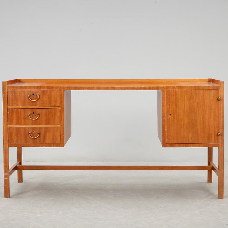 TOILETTEBORD / SKRIVBORD, Josef Frank, Svenskt Tenn, 1900-talets andra hälft.